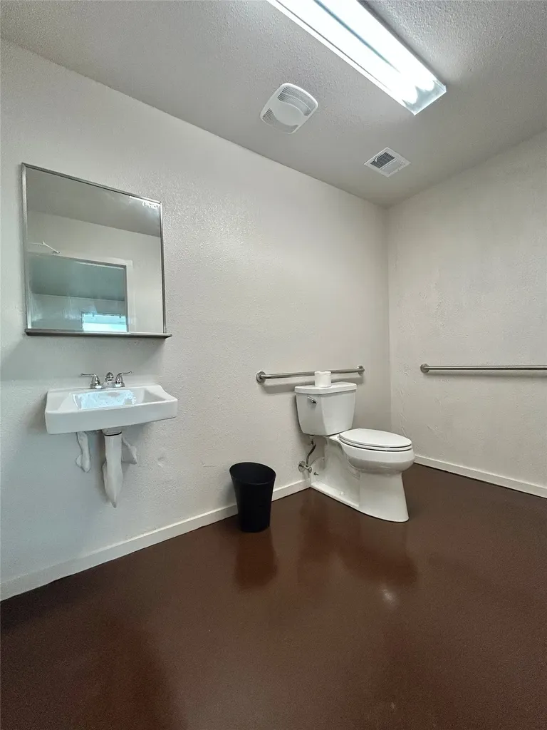 1910 E Highway 82 Gainesville TX 76240
