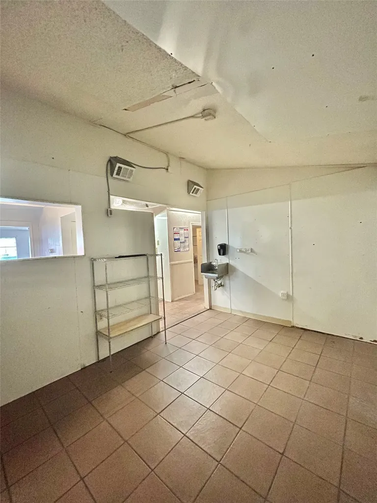 1910 E Highway 82 Gainesville TX 76240