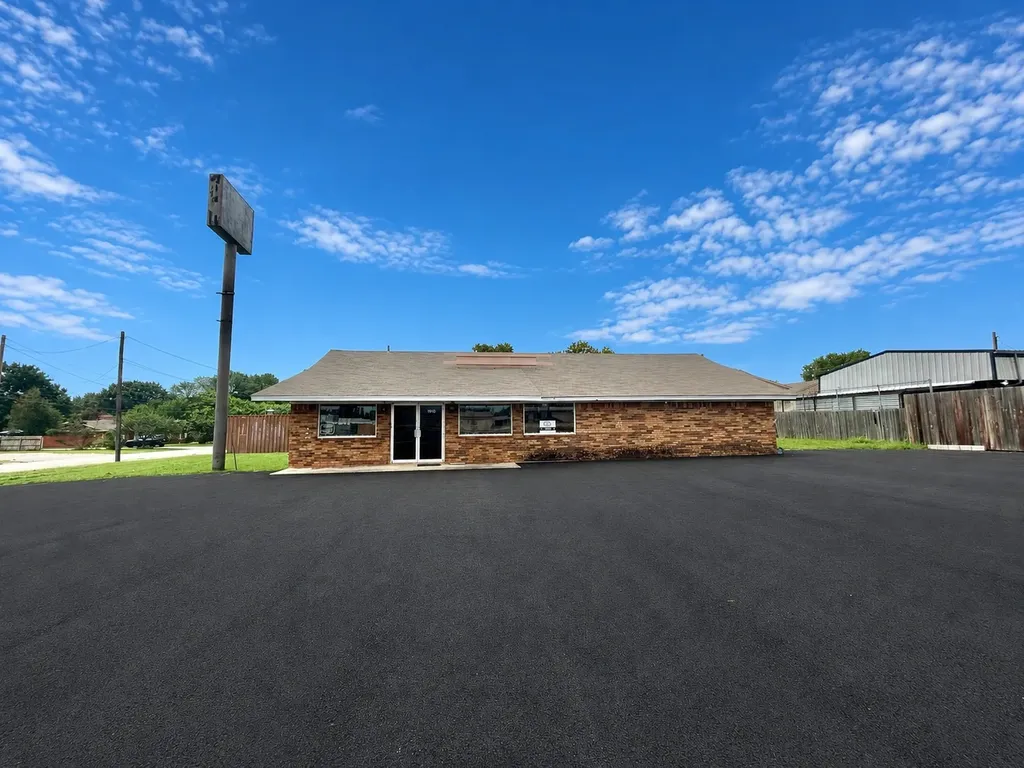1910 E Highway 82 Gainesville TX 76240