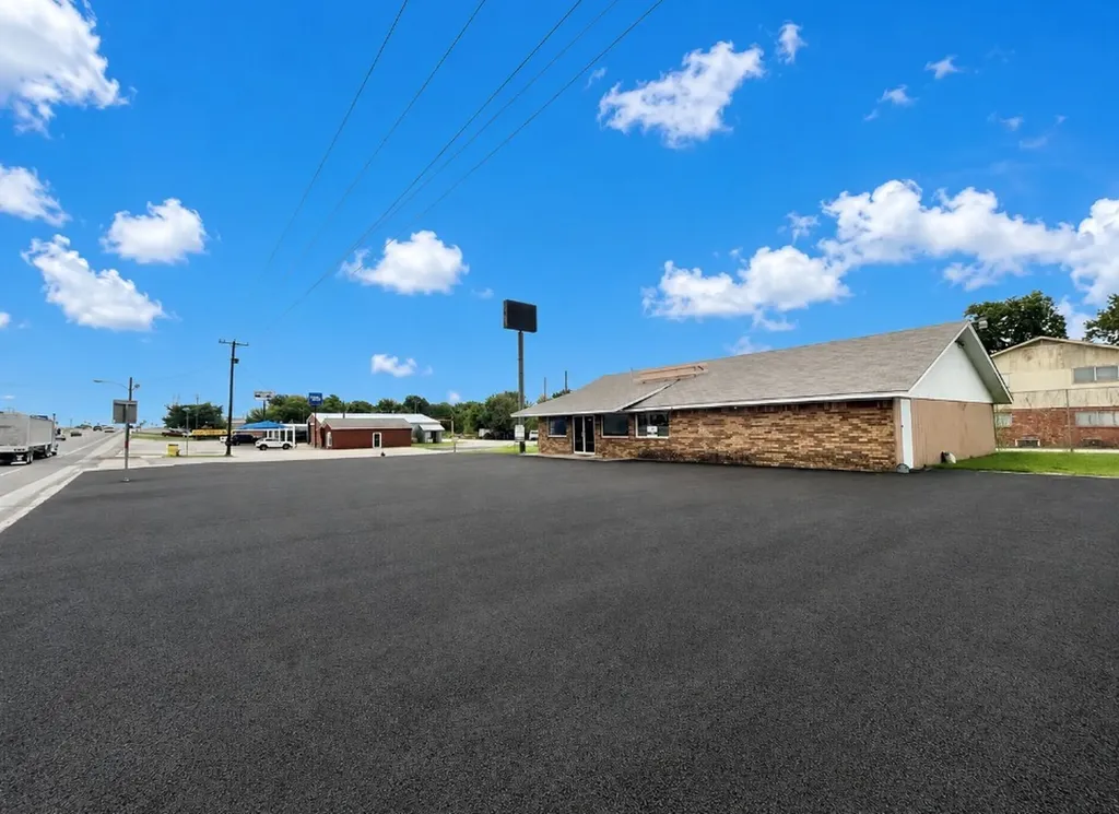 1910 E Highway 82 Gainesville TX 76240