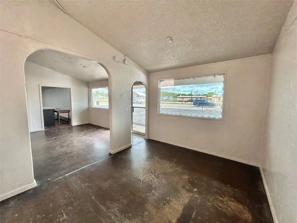 1910 E Highway 82 Gainesville TX 76240