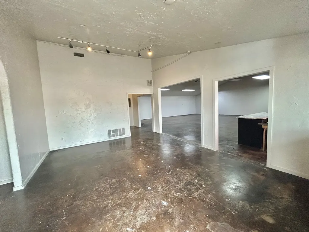 1910 E Highway 82 Gainesville TX 76240