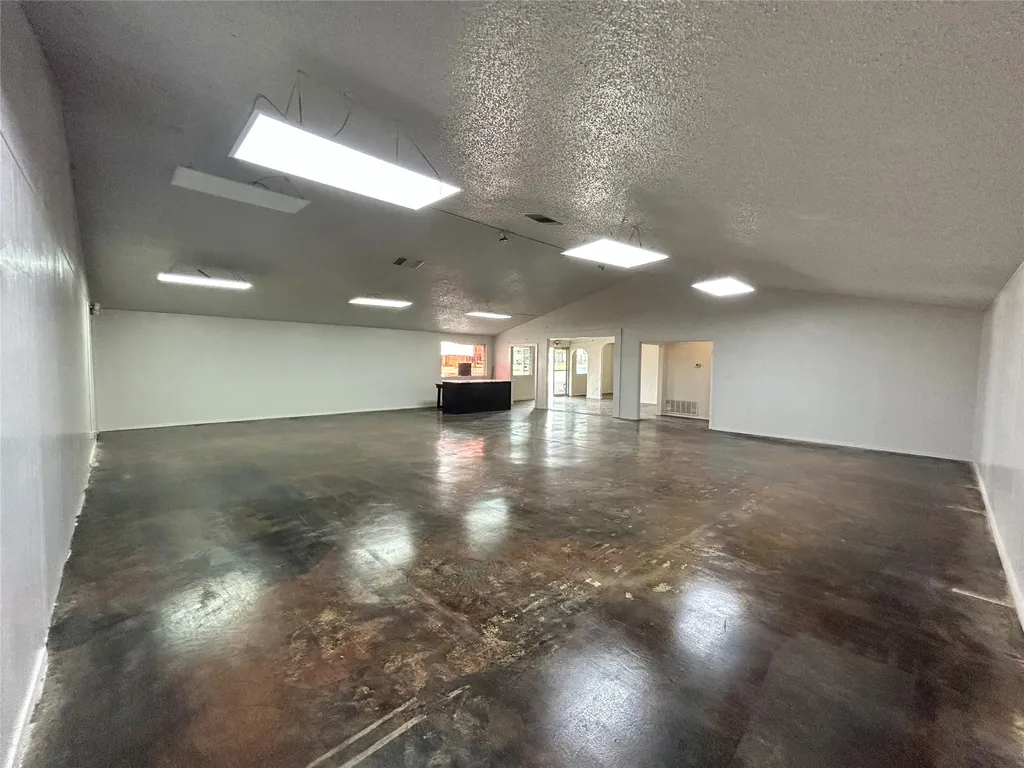 1910 E Highway 82 Gainesville TX 76240
