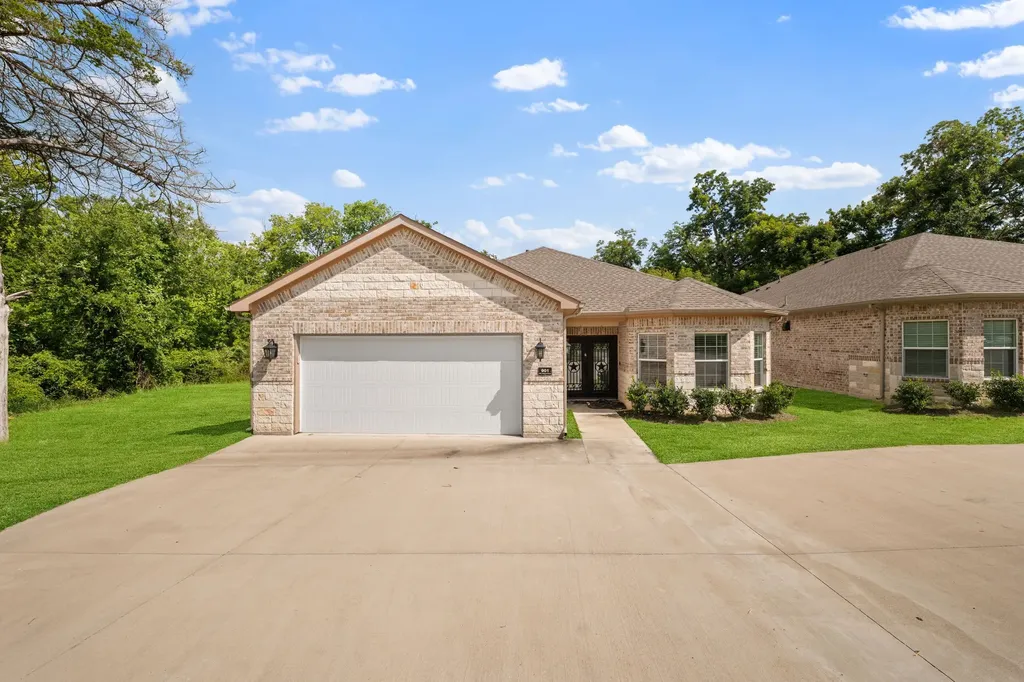 901 E Jefferson Street Van Alstyne TX 75495