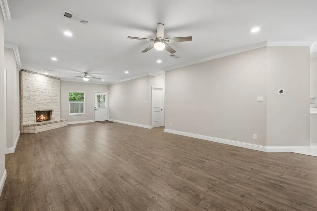 901 E Jefferson Street Van Alstyne TX 75495