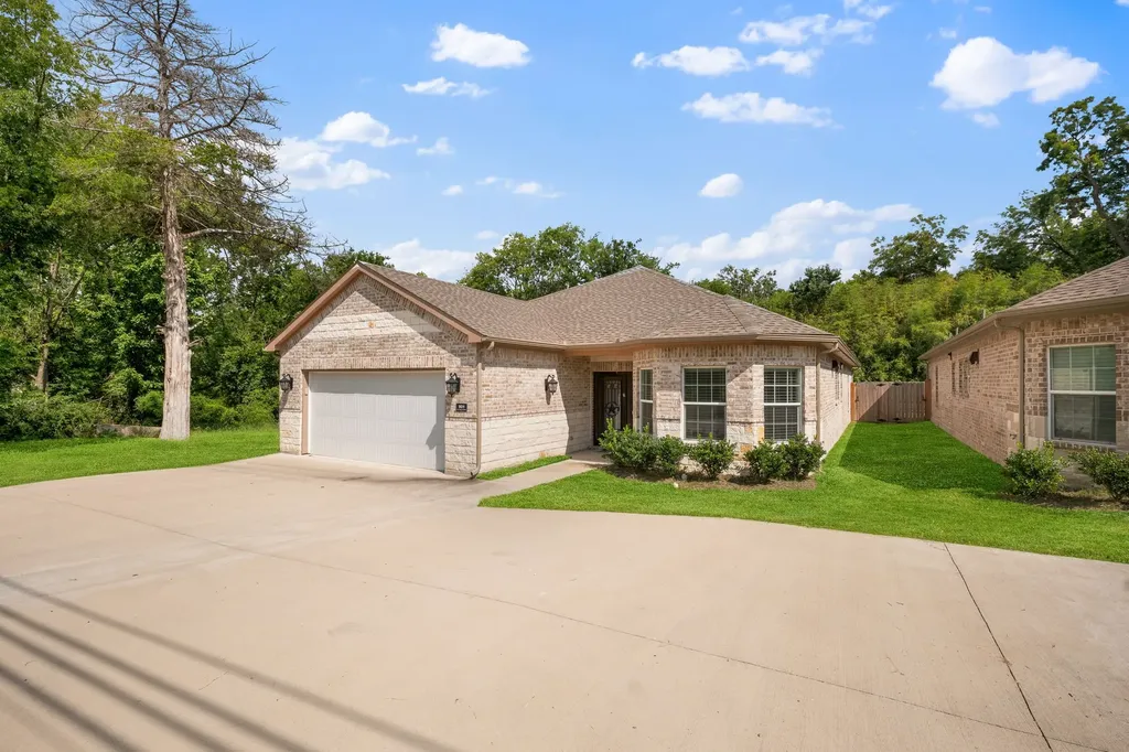 901 E Jefferson Street Van Alstyne TX 75495