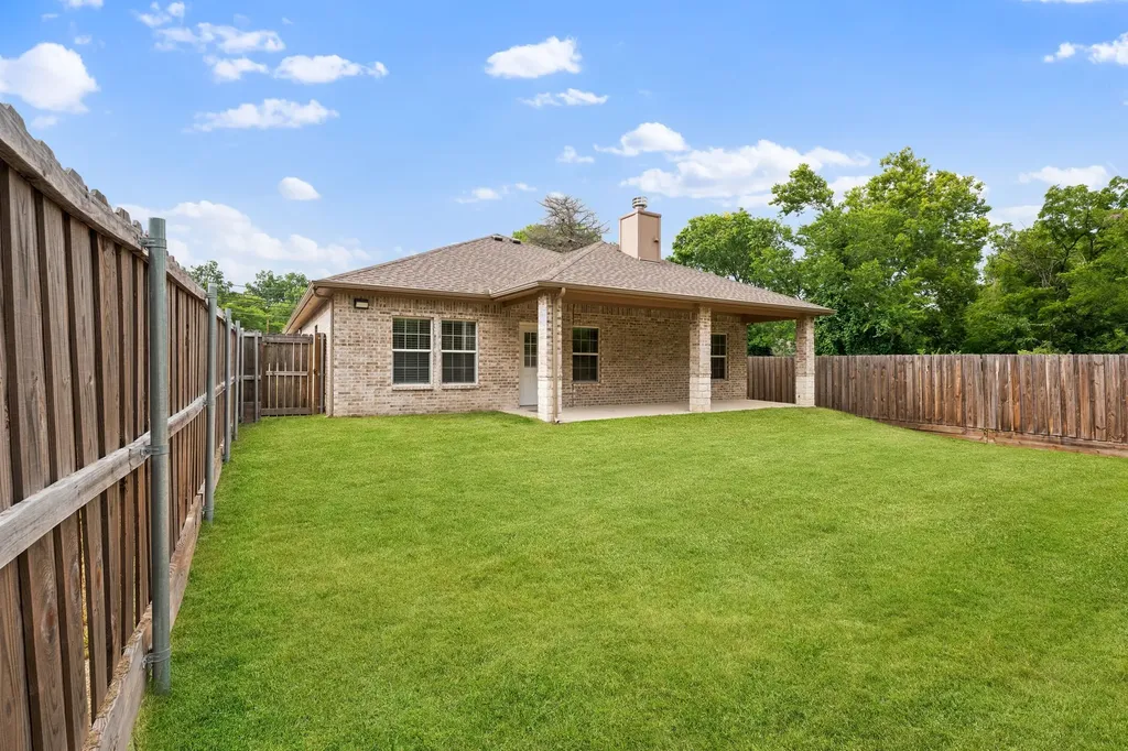 901 E Jefferson Street Van Alstyne TX 75495