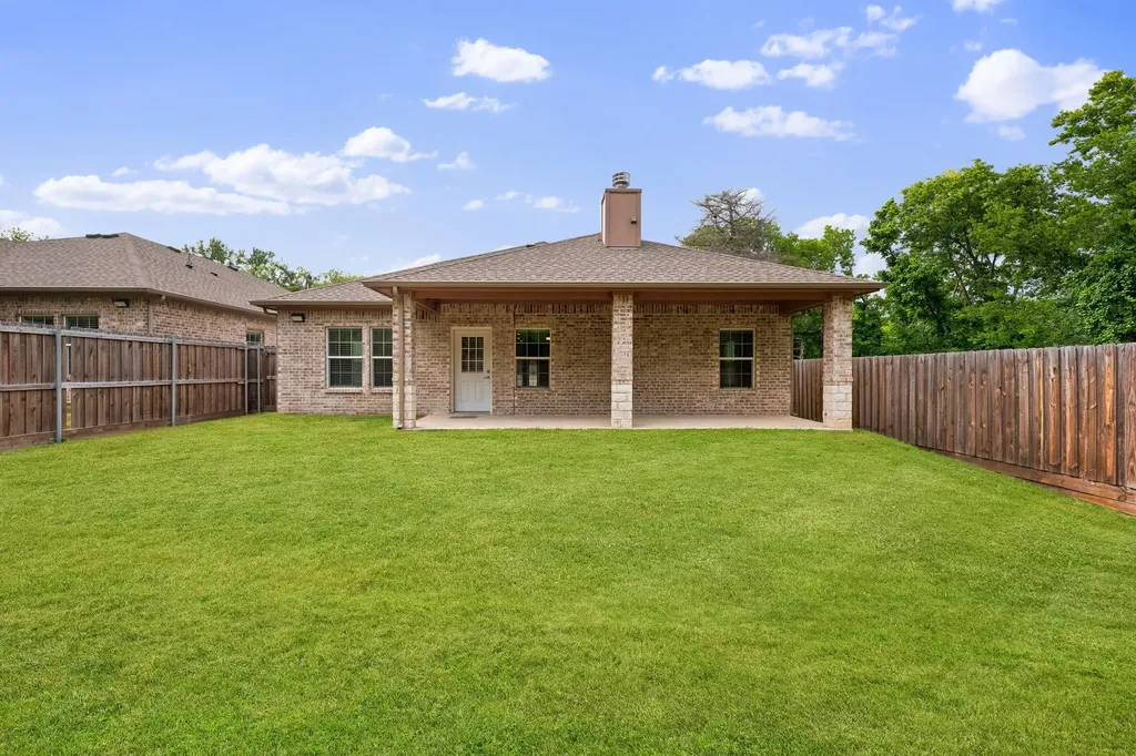 901 E Jefferson Street Van Alstyne TX 75495