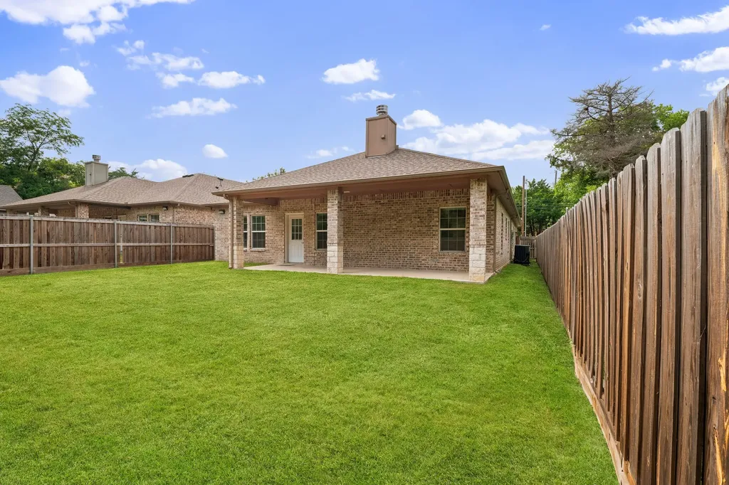 901 E Jefferson Street Van Alstyne TX 75495