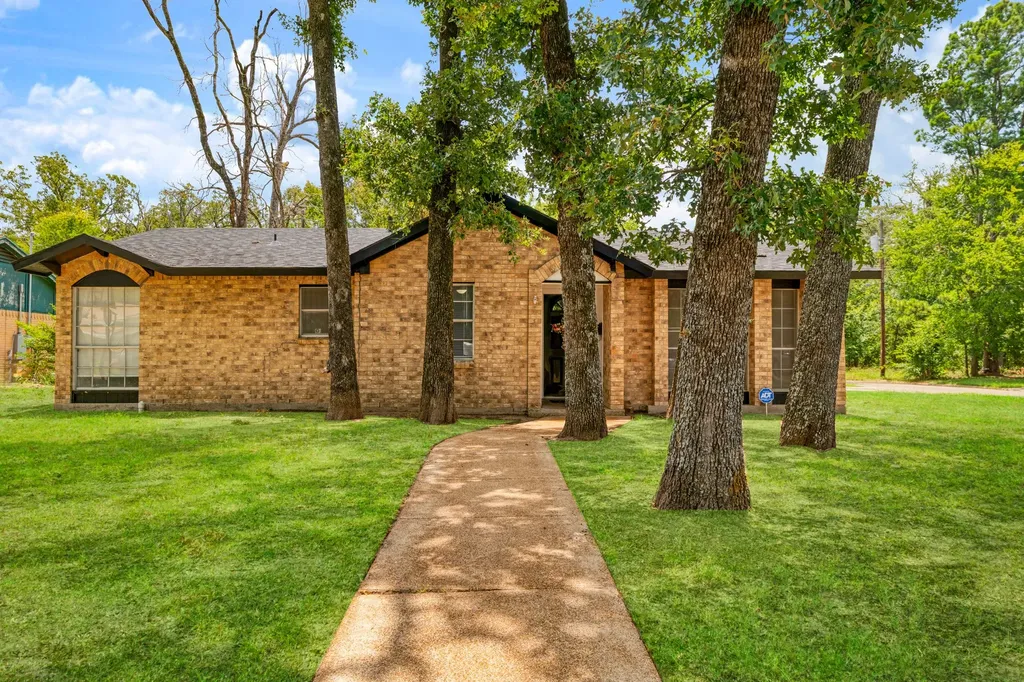 3545 W Houston Street Paris TX 75460