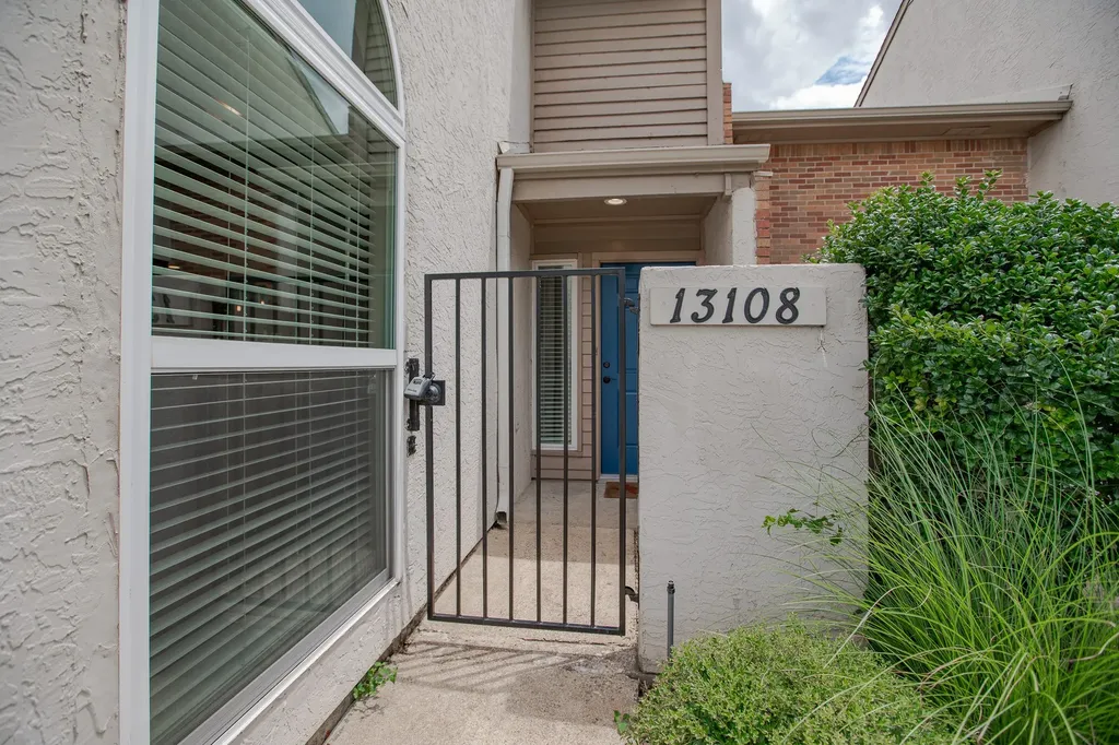 13108 Burninglog Lane Dallas TX 75243