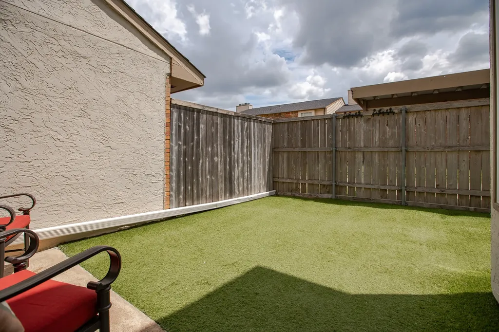 13108 Burninglog Lane Dallas TX 75243