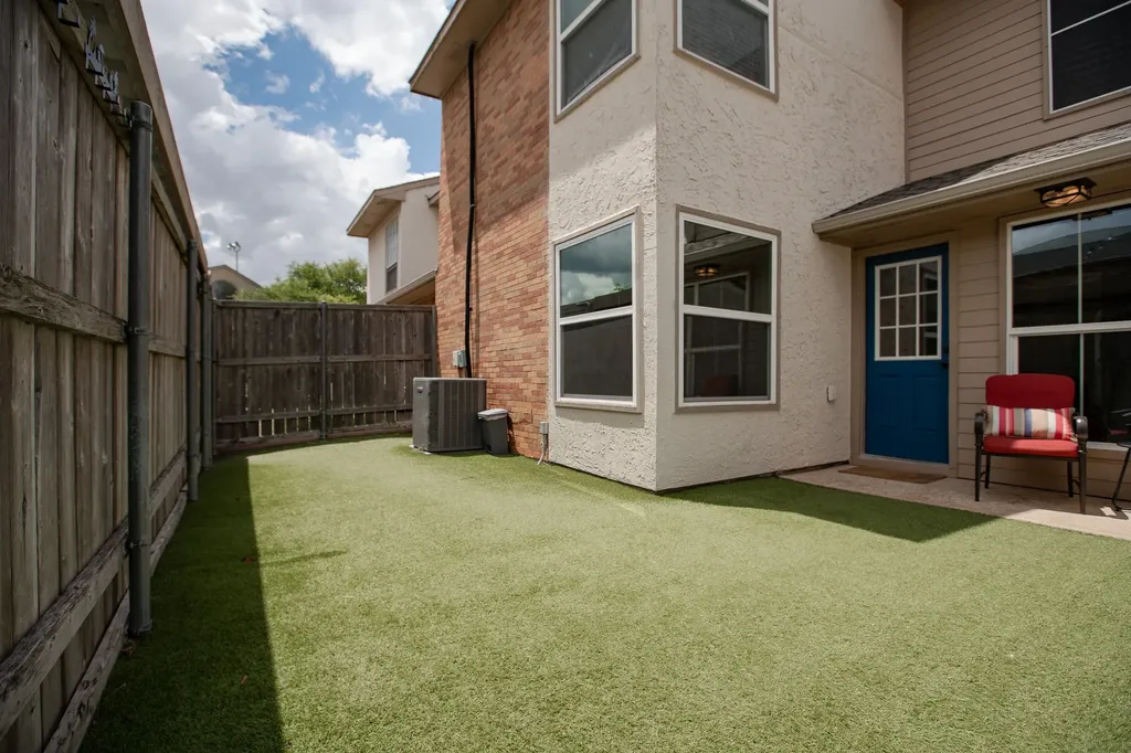13108 Burninglog Lane Dallas TX 75243