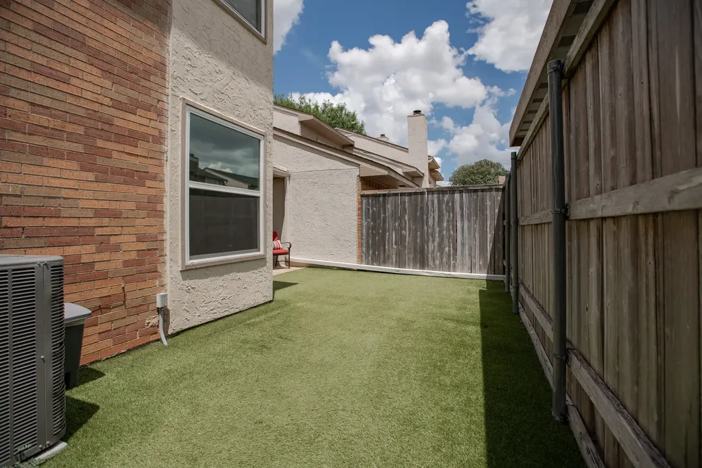 13108 Burninglog Lane Dallas TX 75243