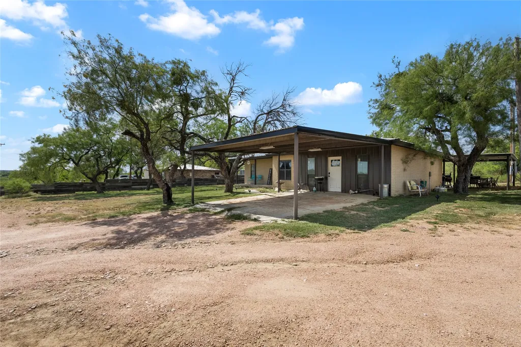 1600 County Road 334 Gouldbusk TX 76845
