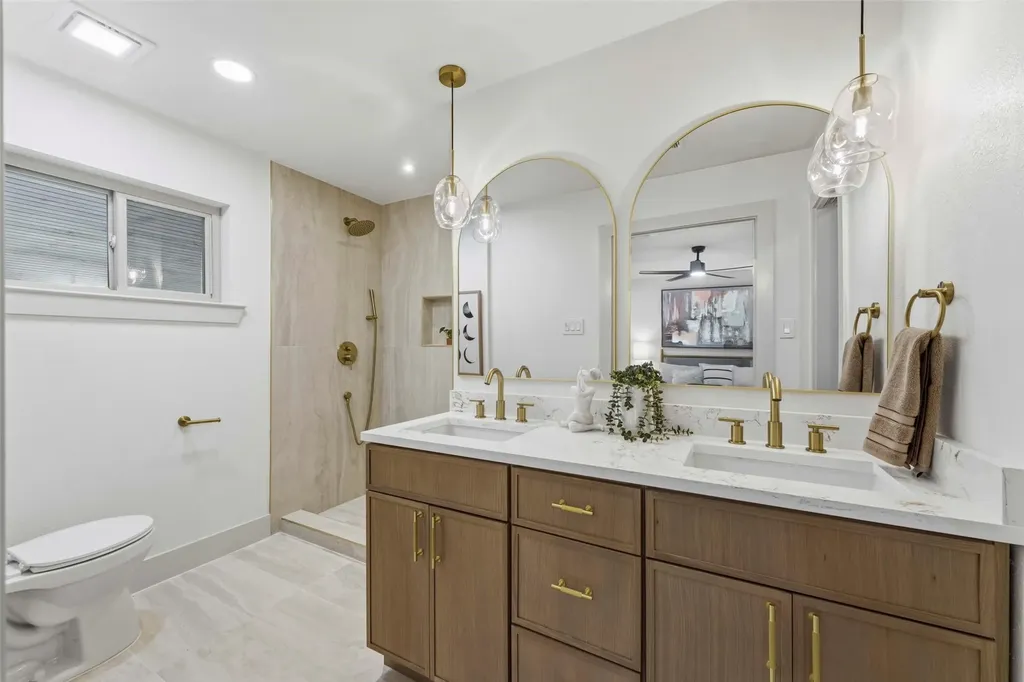 925 Fernwood Drive Richardson TX 75080