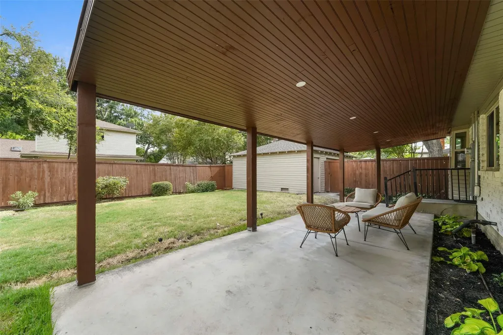 925 Fernwood Drive Richardson TX 75080