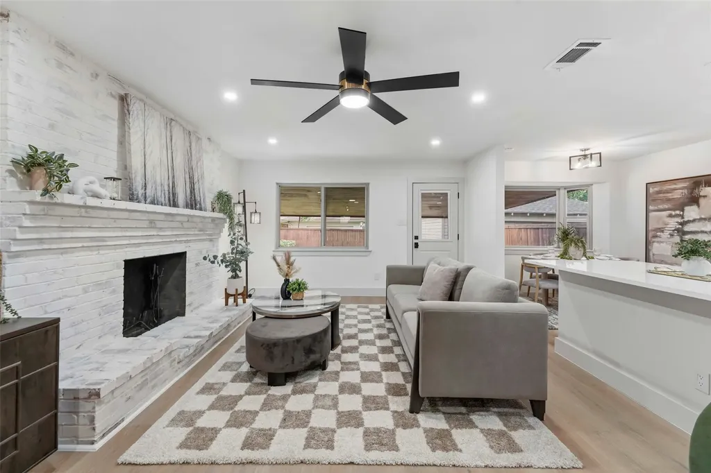 925 Fernwood Drive Richardson TX 75080