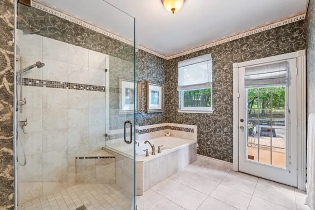 150 Creekside Drive Double Oak TX 75077