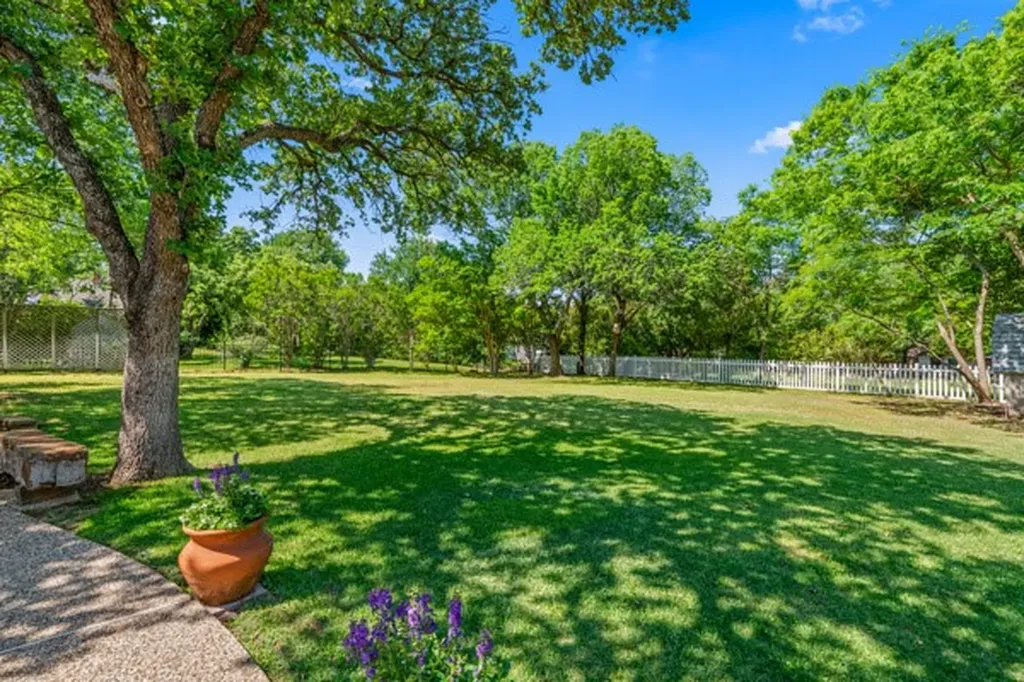 150 Creekside Drive Double Oak TX 75077