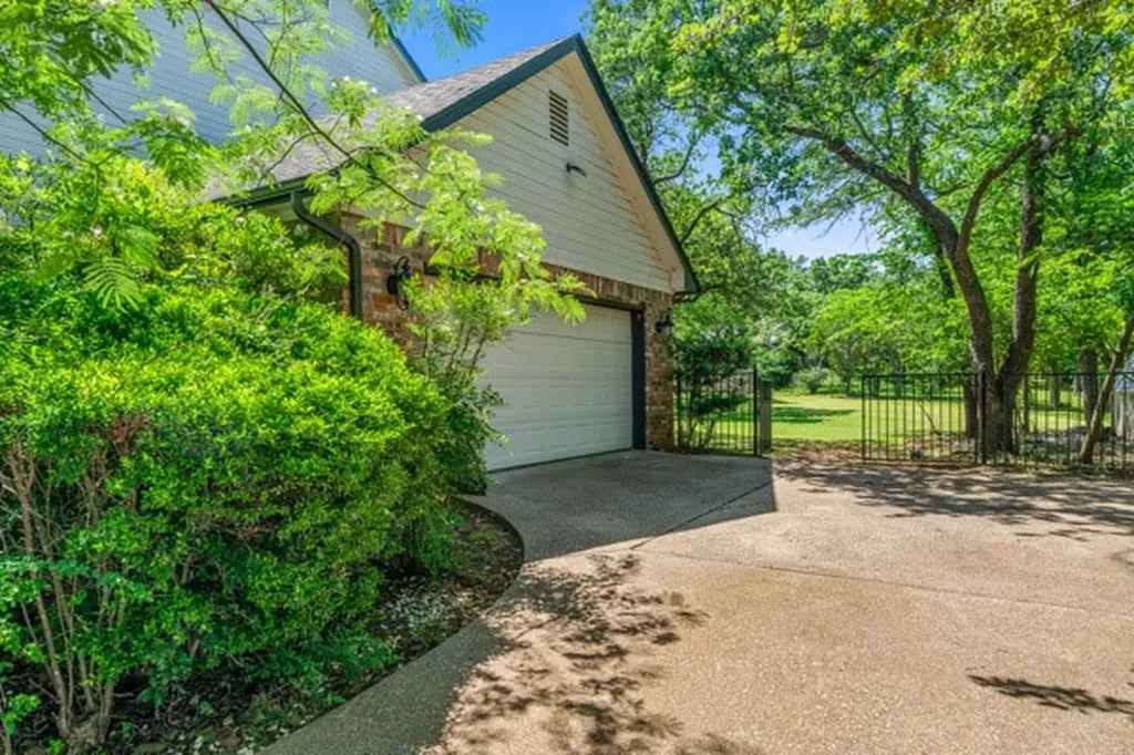 150 Creekside Drive Double Oak TX 75077