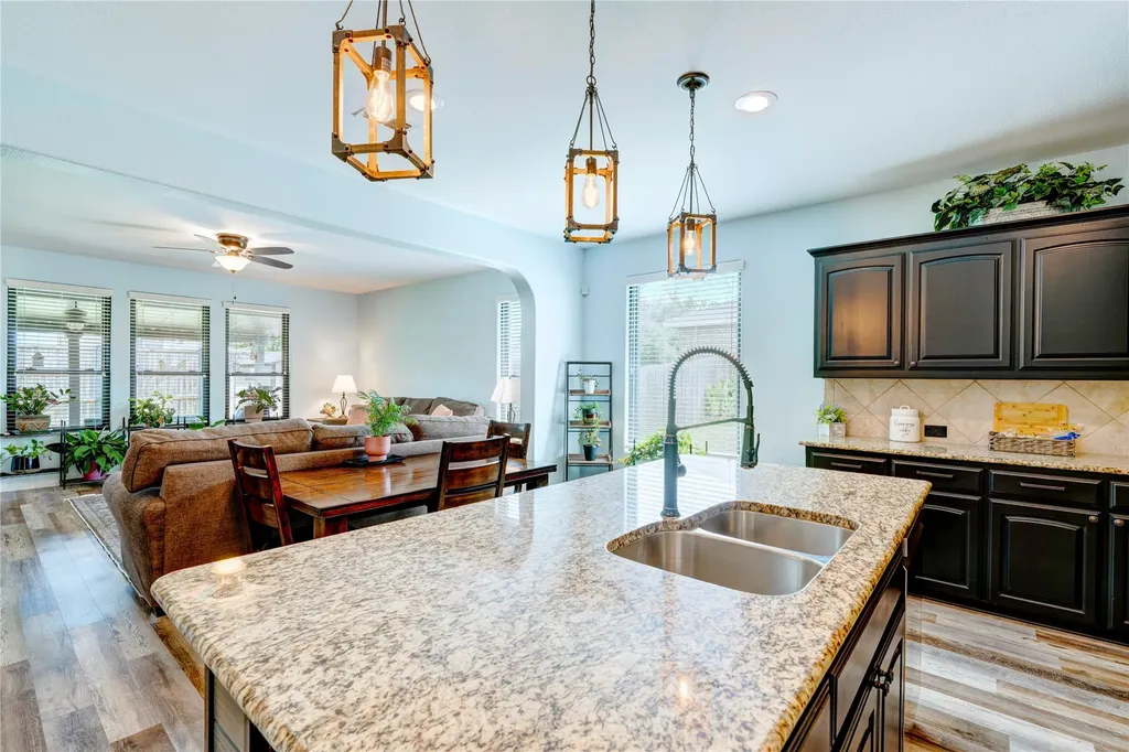 1201 Meadowlakes Azle TX 76020