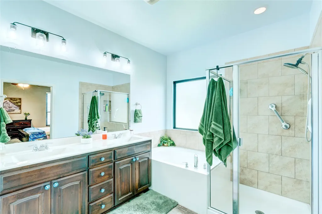 1201 Meadowlakes Azle TX 76020