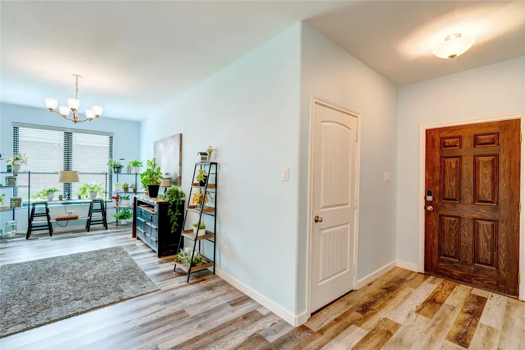 1201 Meadowlakes Azle TX 76020