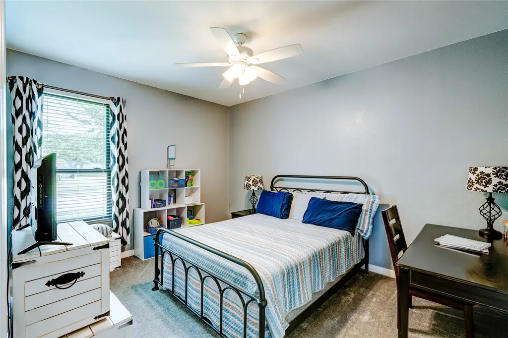 1201 Meadowlakes Azle TX 76020