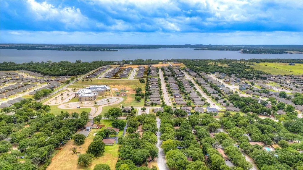1201 Meadowlakes Azle TX 76020