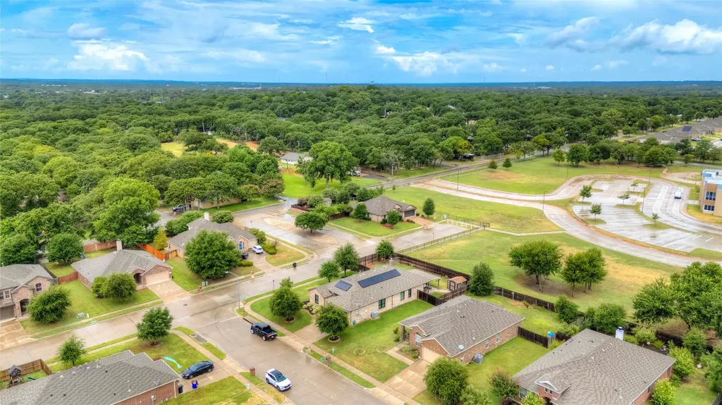 1201 Meadowlakes Azle TX 76020