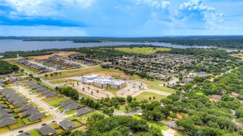 1201 Meadowlakes Azle TX 76020