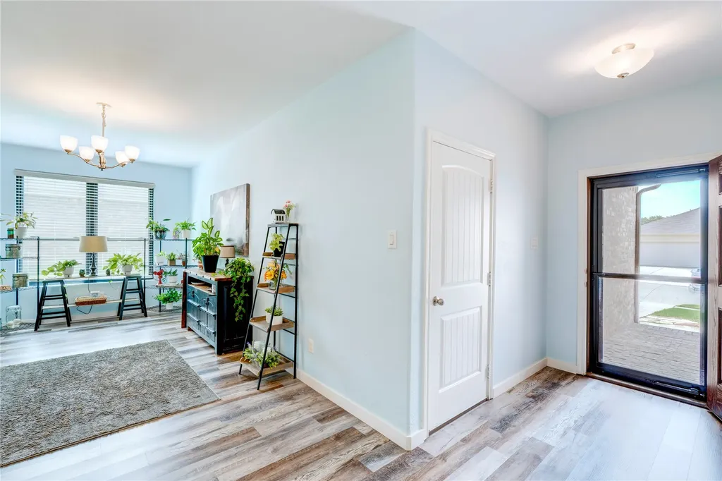 1201 Meadowlakes Azle TX 76020