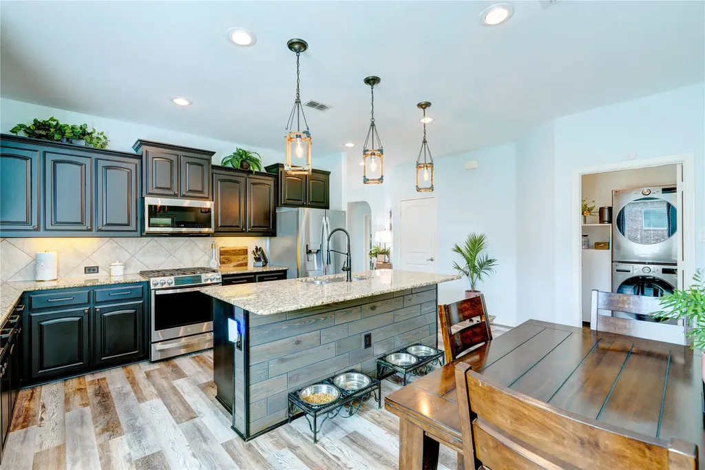 1201 Meadowlakes Azle TX 76020