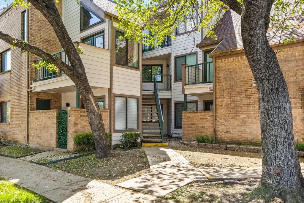 2314 Bamboo Drive Arlington TX 76006