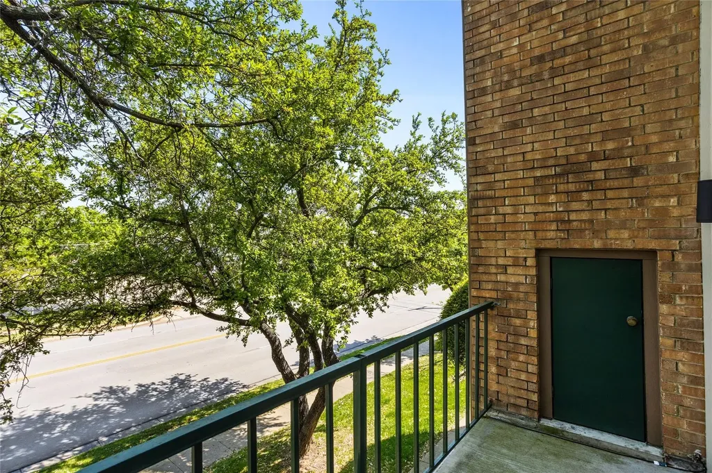 2314 Bamboo Drive Arlington TX 76006