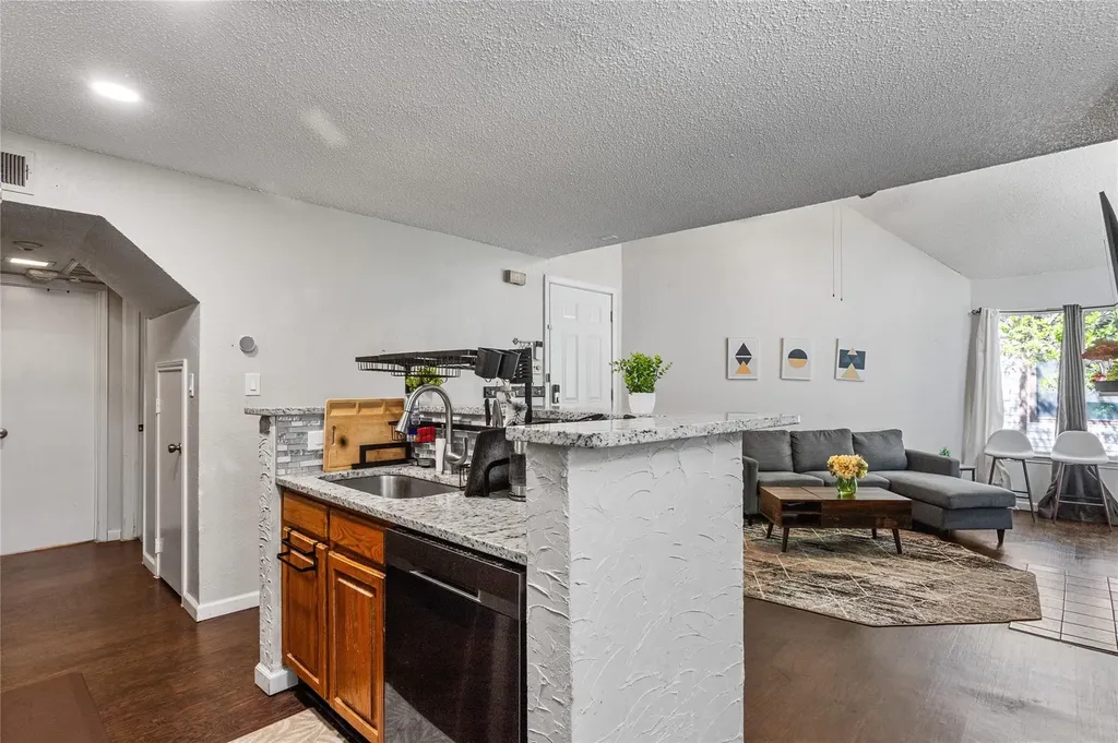 2314 Bamboo Drive Arlington TX 76006