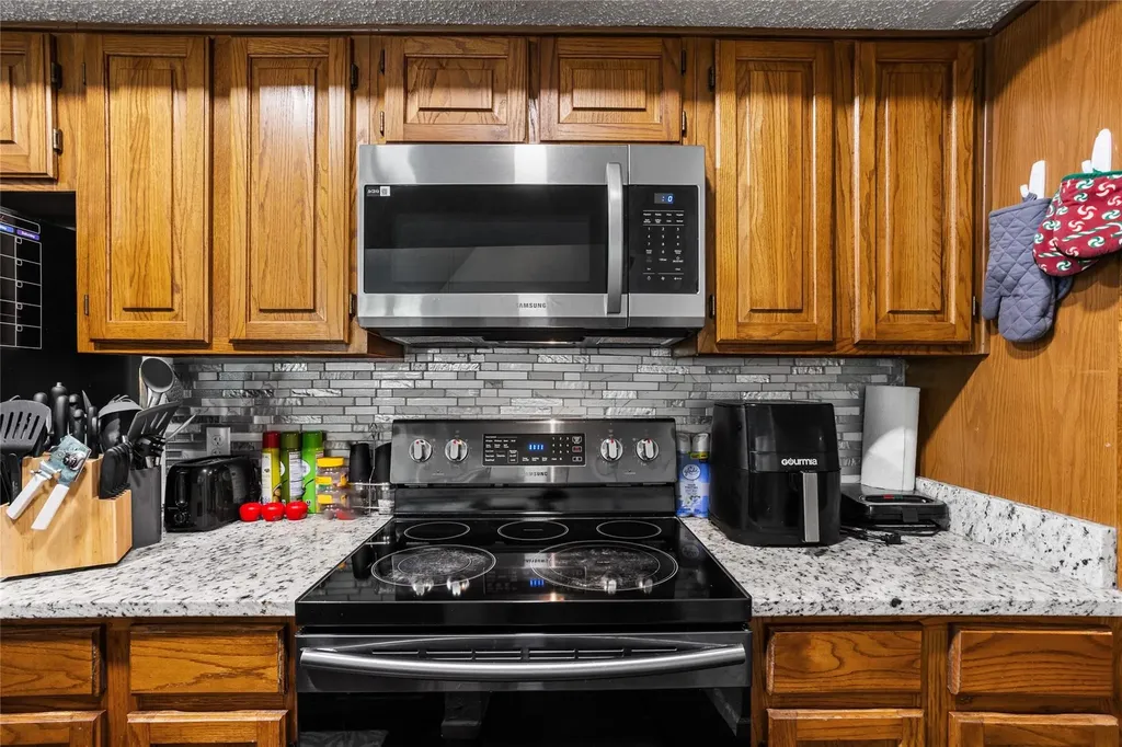 2314 Bamboo Drive Arlington TX 76006