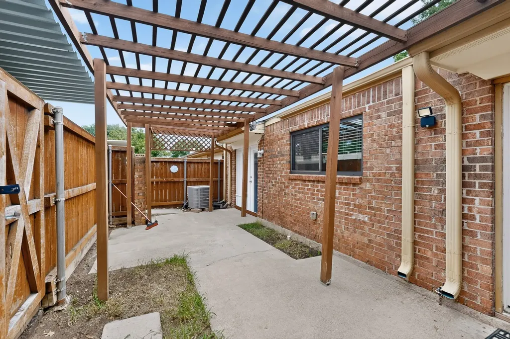 13786 Brookgreen Circle Dallas TX 75240