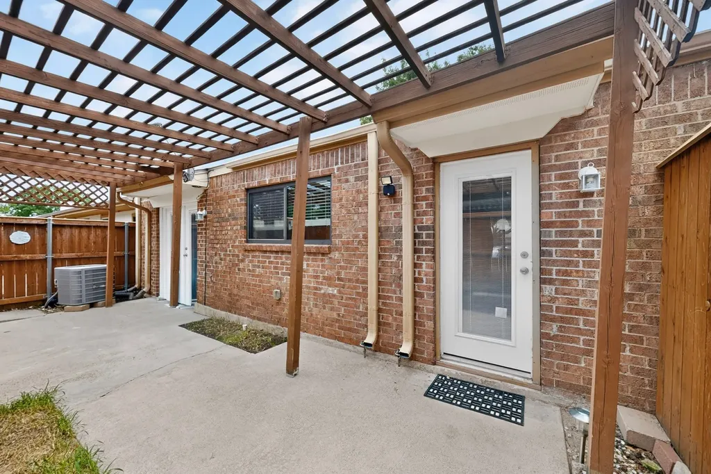 13786 Brookgreen Circle Dallas TX 75240