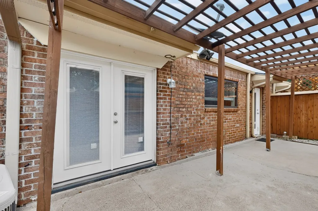 13786 Brookgreen Circle Dallas TX 75240