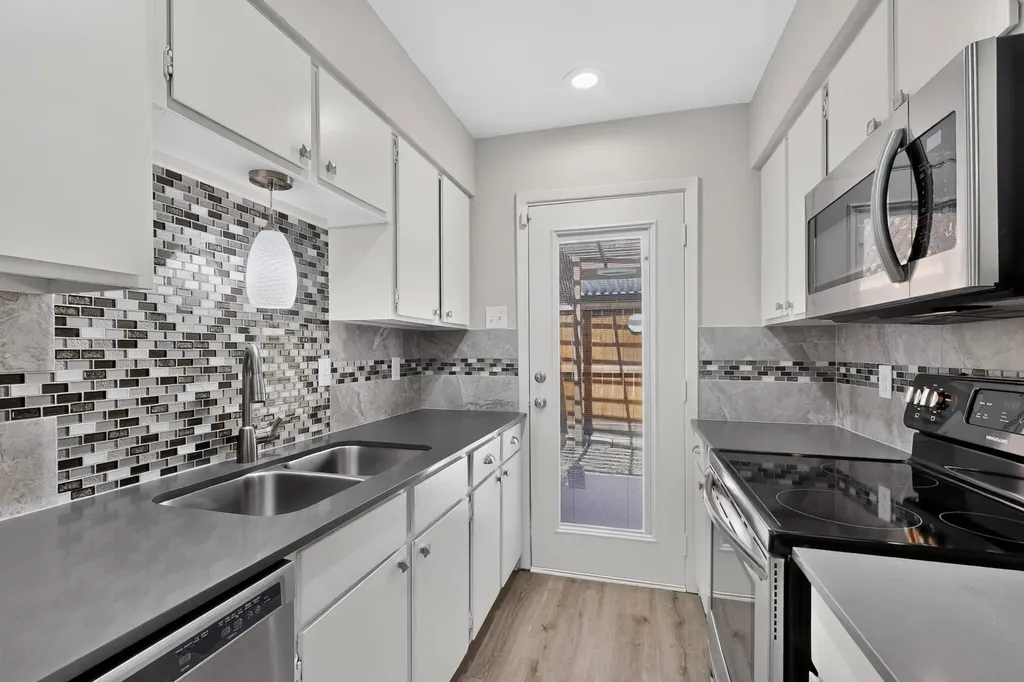 13786 Brookgreen Circle Dallas TX 75240