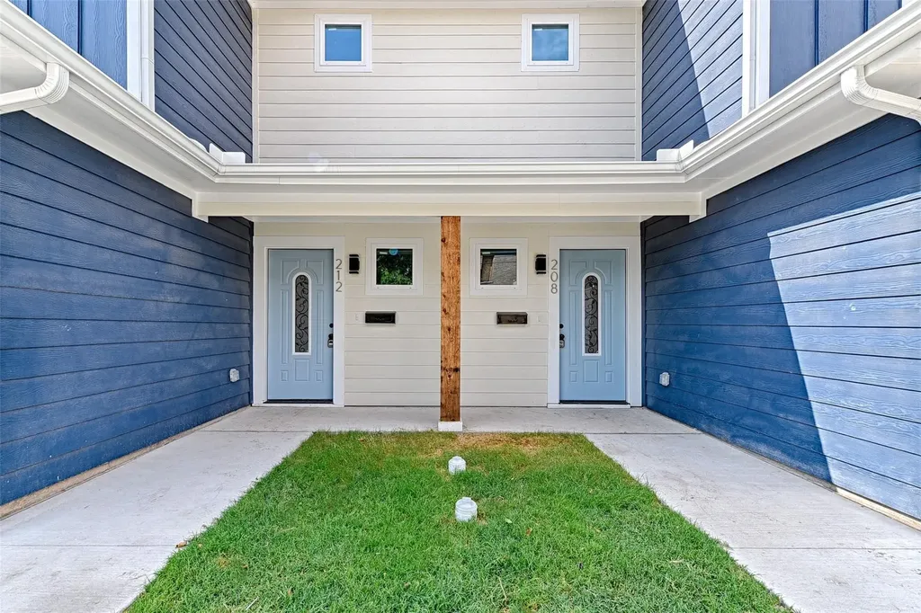 208-212 E Cherry Street Sherman TX 75090