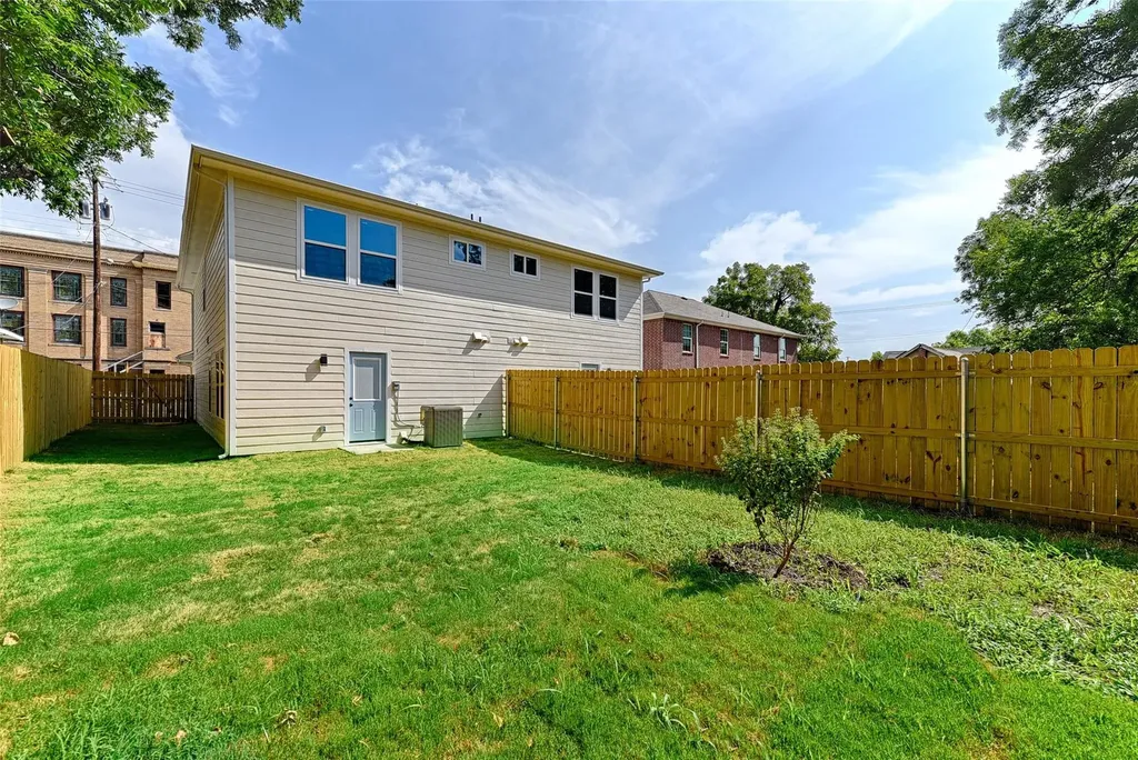 208-212 E Cherry Street Sherman TX 75090