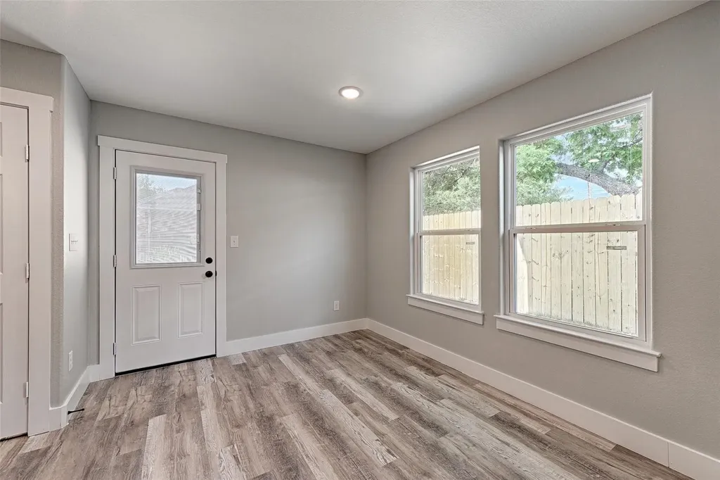 208-212 E Cherry Street Sherman TX 75090