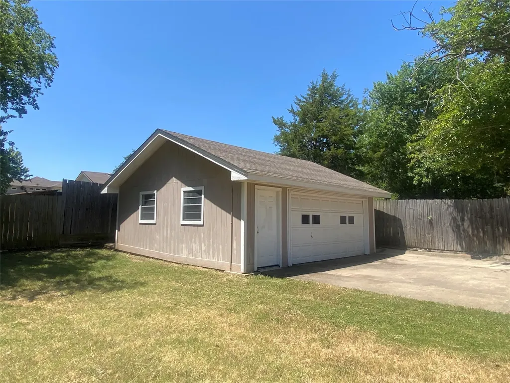 748 Chalk Hill Lane Desoto TX 75115