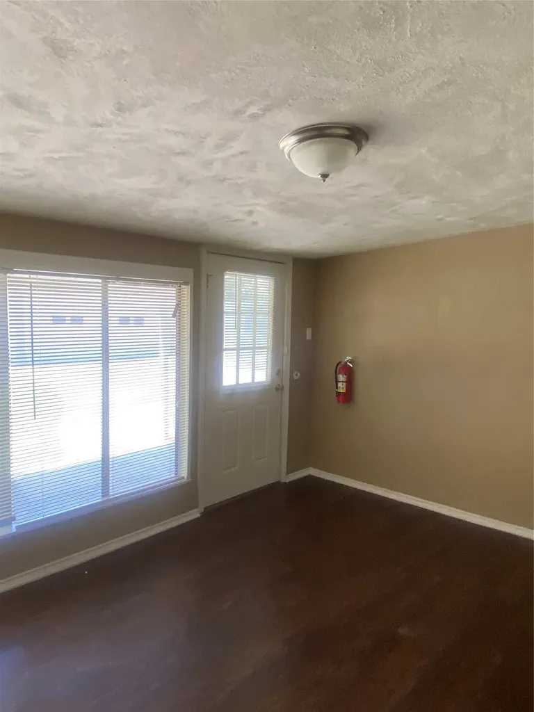 748 Chalk Hill Lane Desoto TX 75115