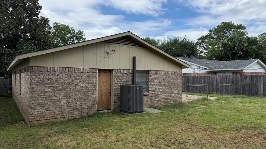 1505 Montclair Street Arlington TX 76015