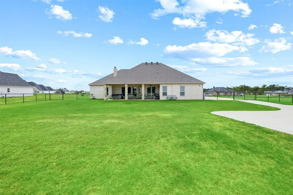 140 Clayton Crossing Springtown TX 76082