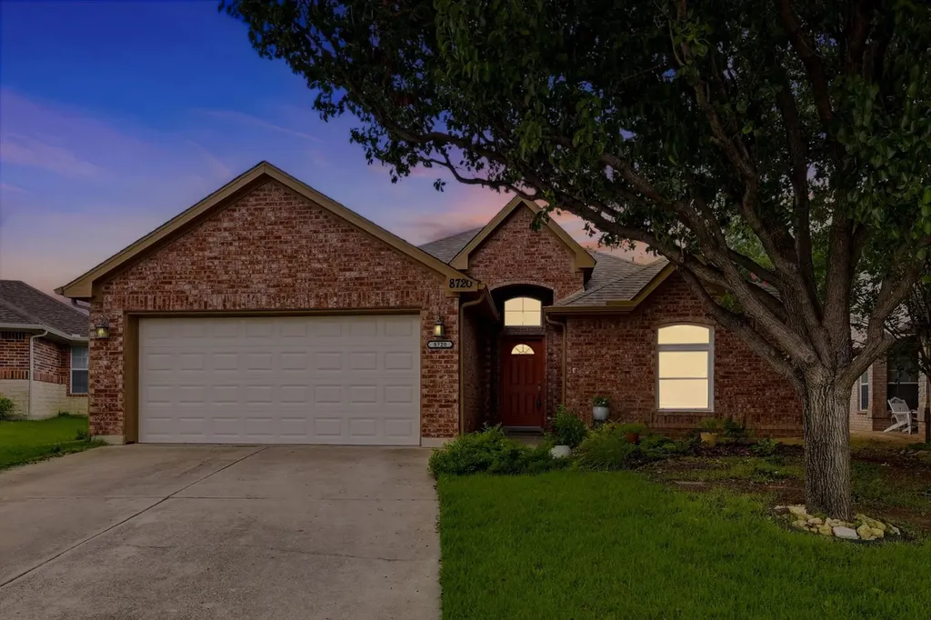 8720 Lariat Circle Fort Worth TX 76244